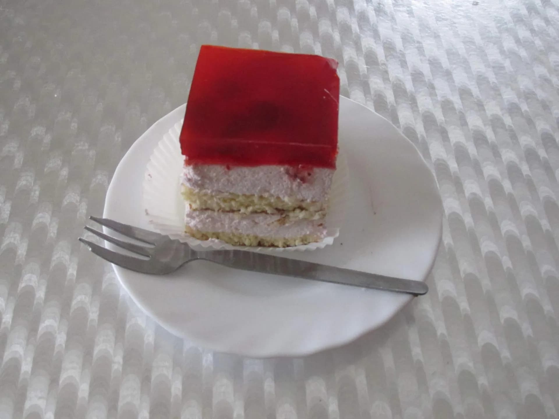 Jahodo-jogurtový řez
